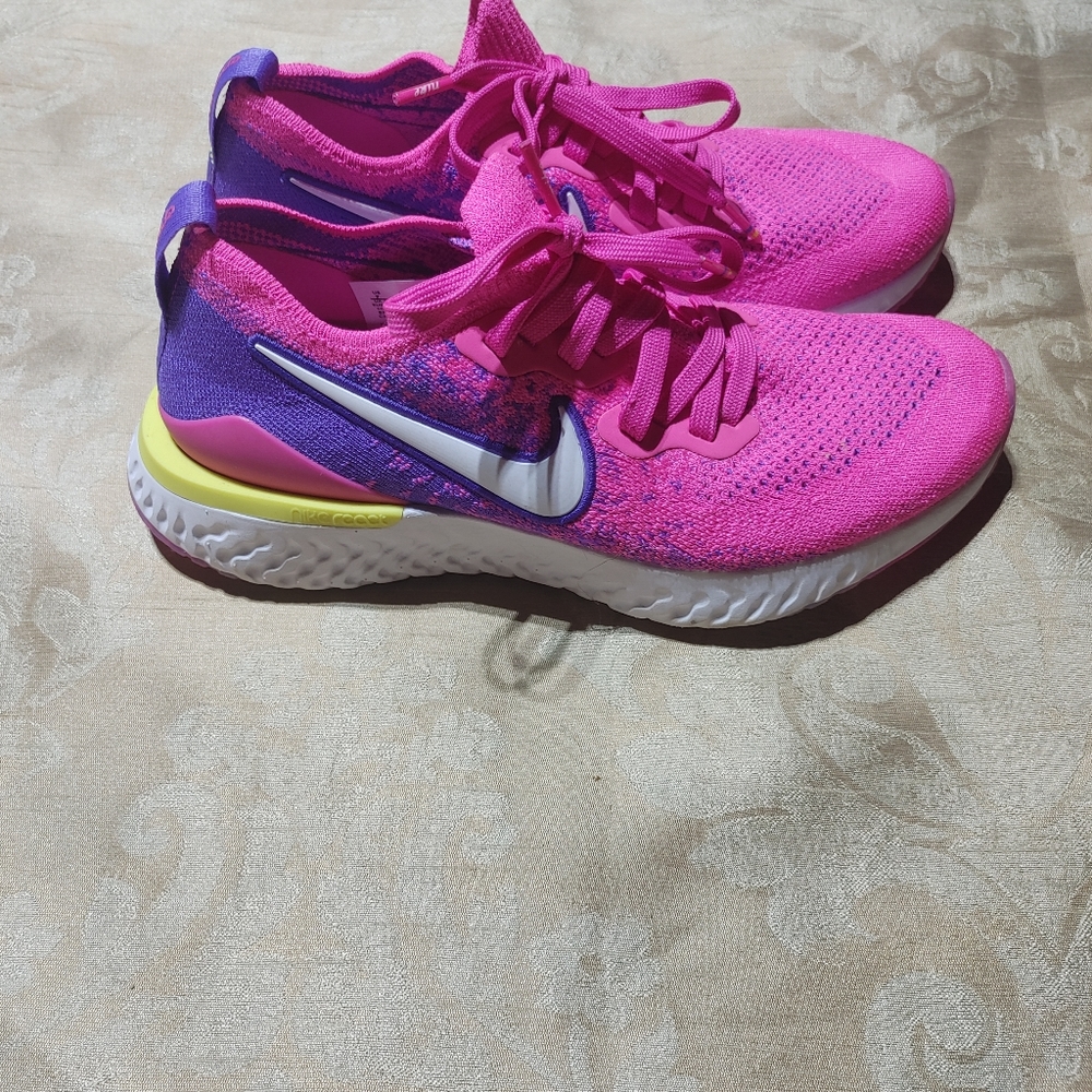 Sneakers - Picture 3 of 6